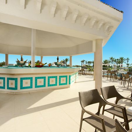 이베로스타 셀렉션 로얄 엘 만수르 마흐디아 외부 사진 Pool bar at the Iberostar Grand Hotel Bávaro