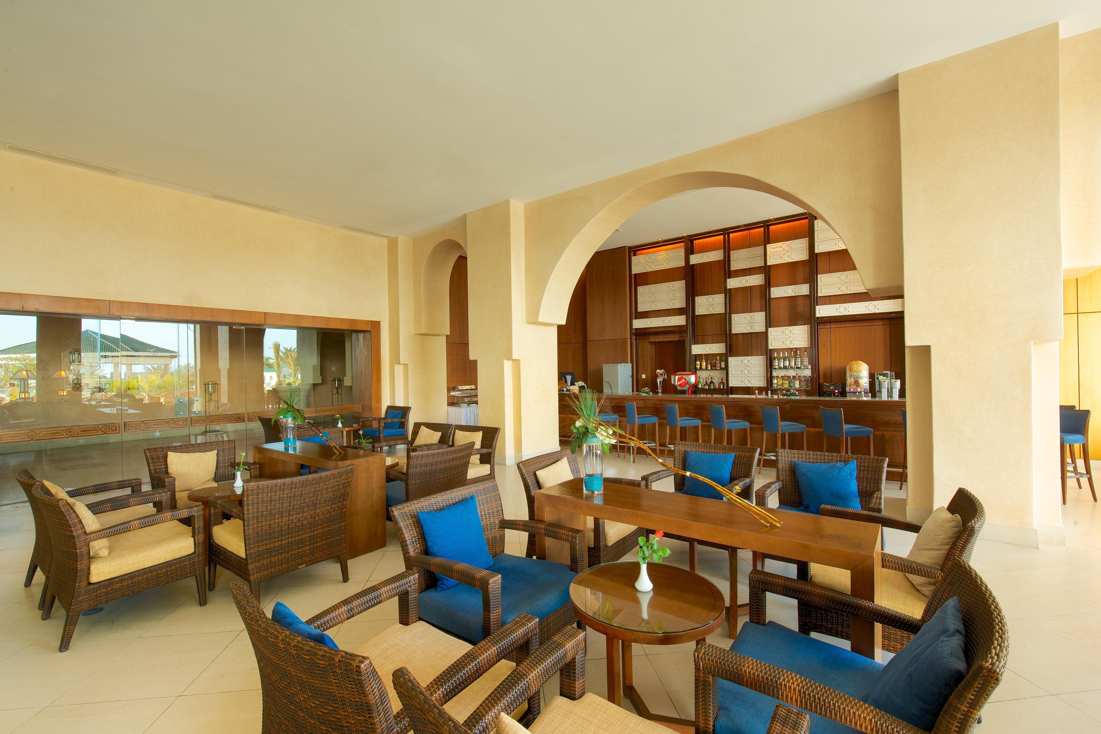 이베로스타 셀렉션 로얄 엘 만수르 마흐디아 외부 사진 The lobby of the hotel