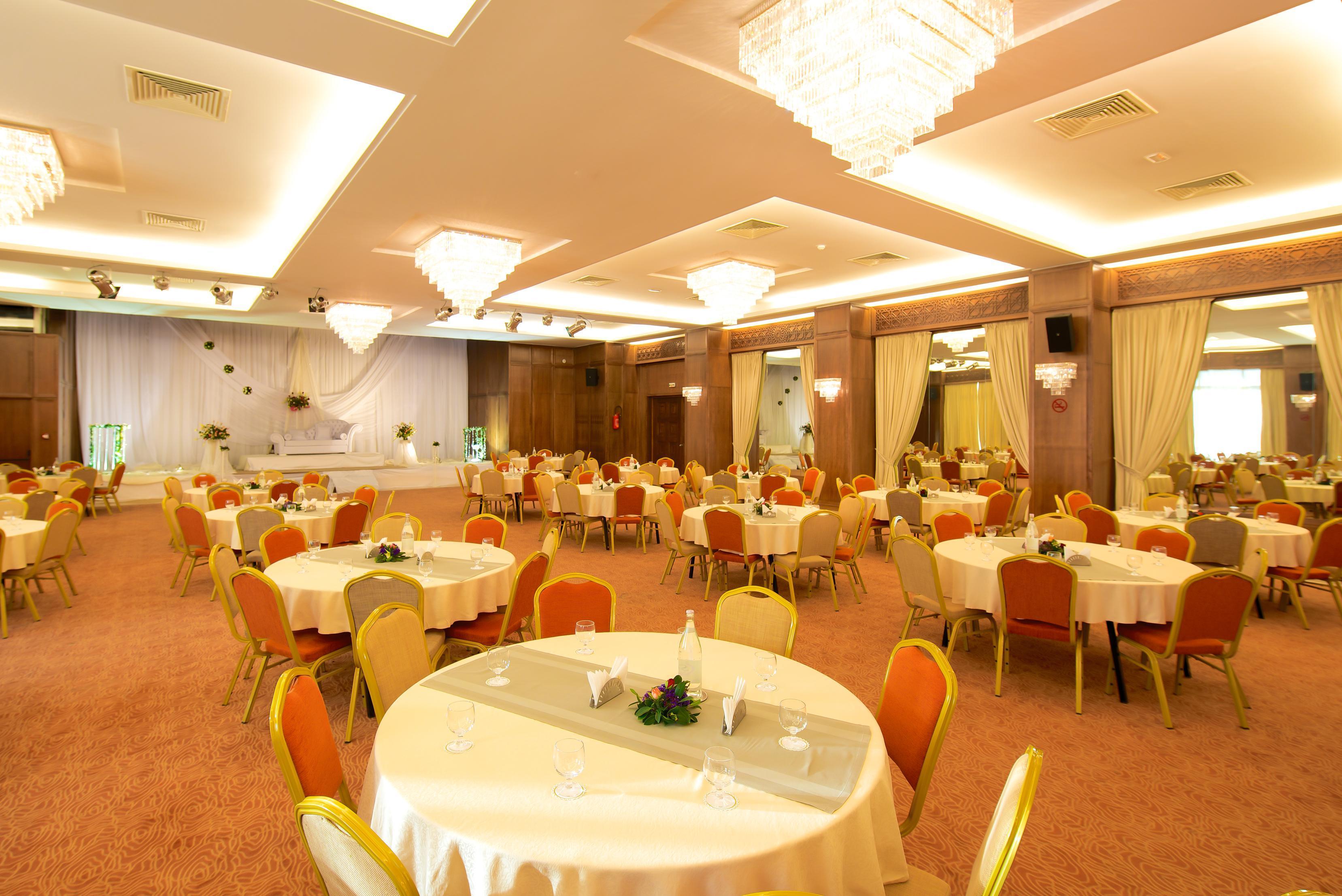 이베로스타 셀렉션 로얄 엘 만수르 마흐디아 외부 사진 A banquet hall