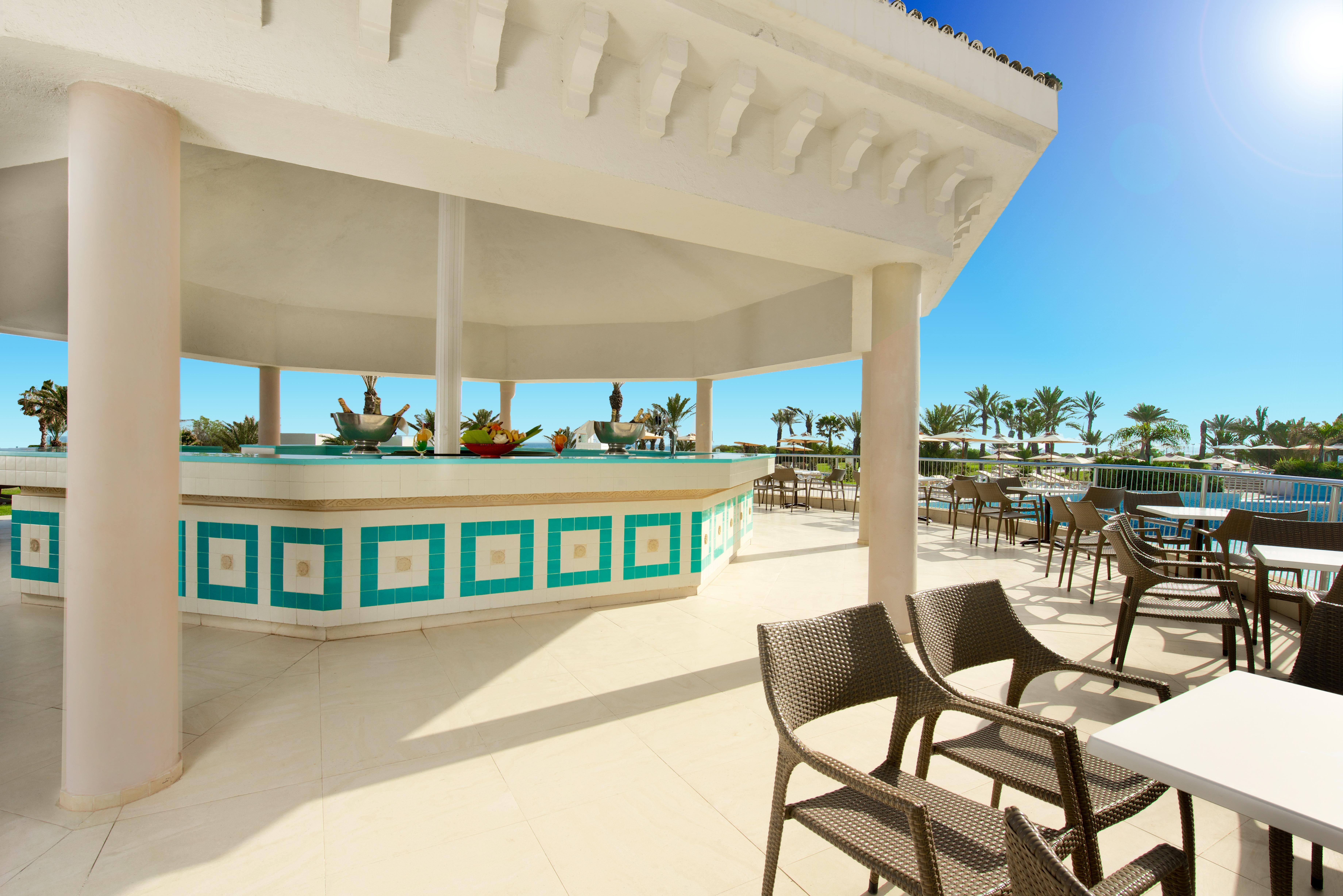 이베로스타 셀렉션 로얄 엘 만수르 마흐디아 외부 사진 Pool bar at the Iberostar Grand Hotel Bávaro