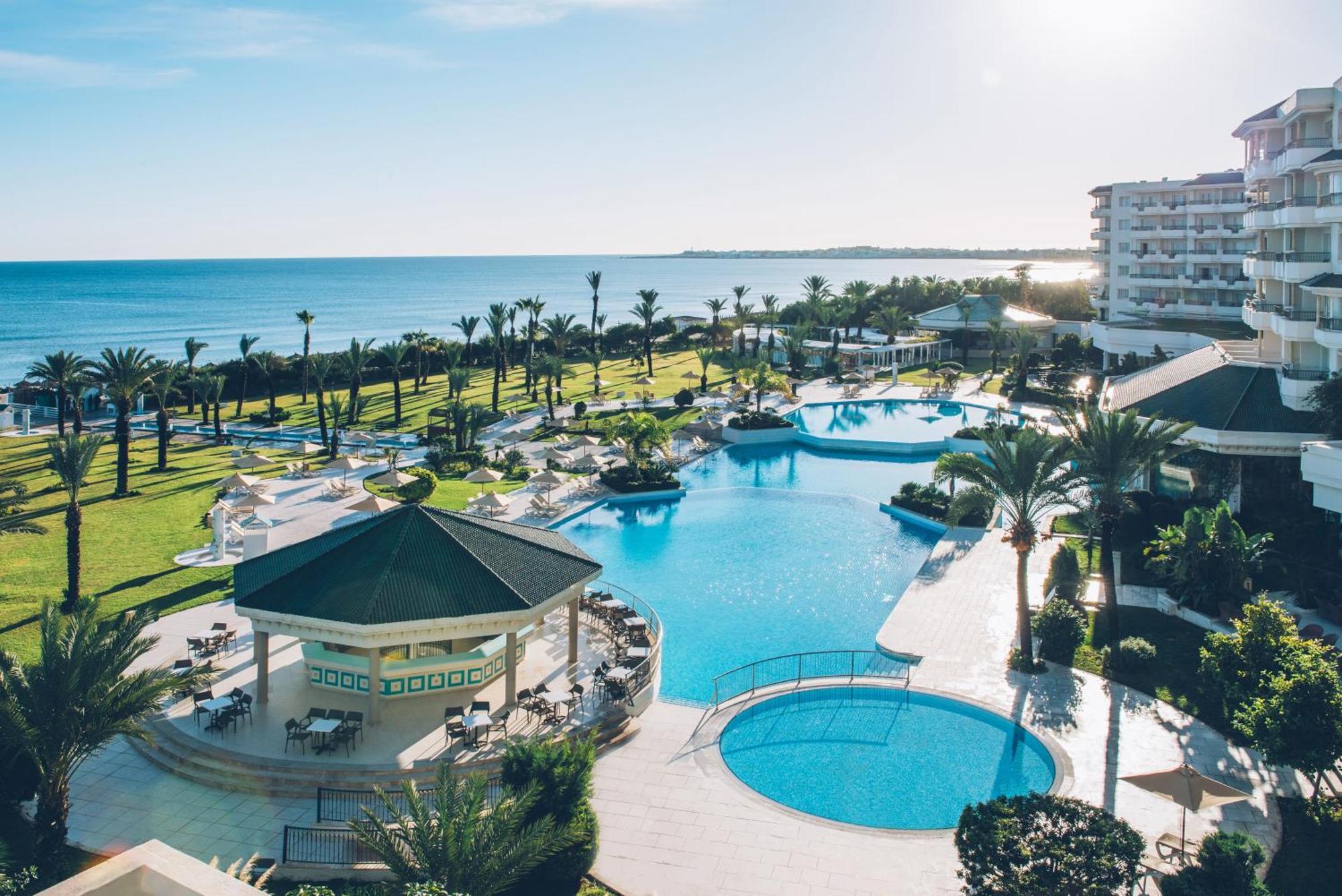 이베로스타 셀렉션 로얄 엘 만수르 마흐디아 외부 사진 The resort's main pool