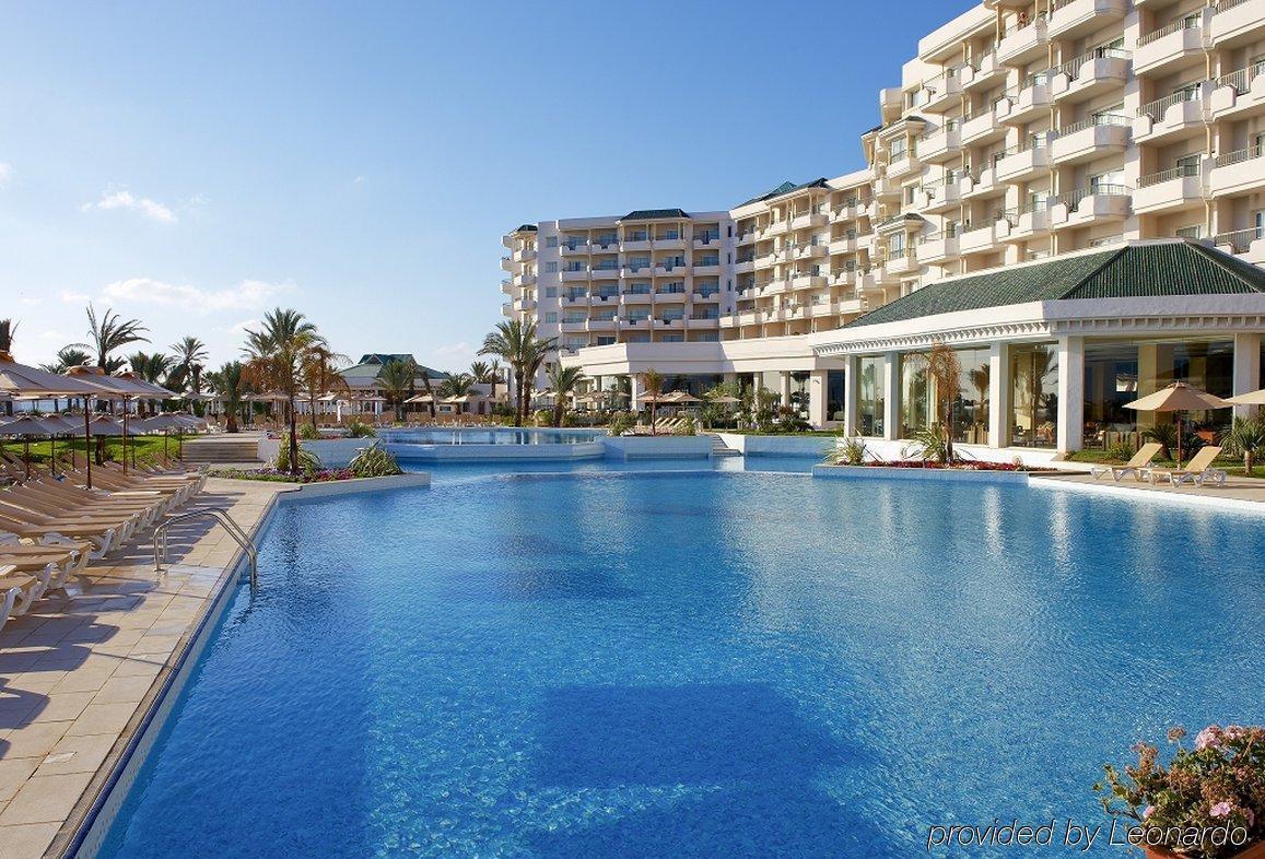 이베로스타 셀렉션 로얄 엘 만수르 마흐디아 시설 사진 The hotel's main pool